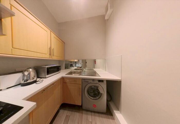 2 Bedroom Flat To Rent In Cathcart Place, Dalry, Edinburgh, EH11