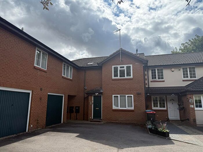 3 Bedroom House To Rent In Sheppards Close, MK16