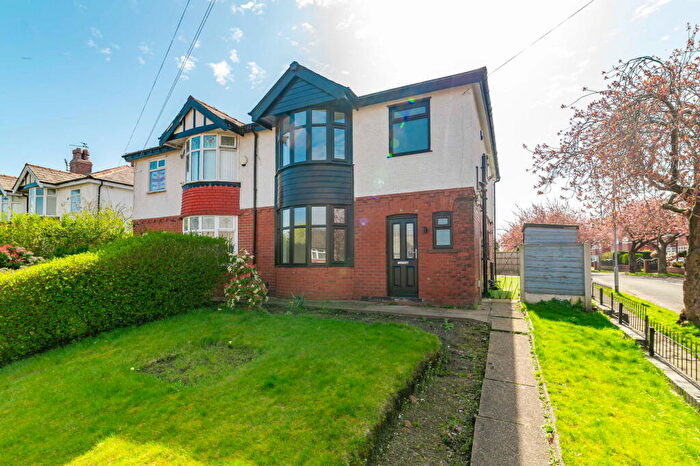 3 Bedroom Semi-Detached House For Sale In Bury Old Road, Heywood, OL10