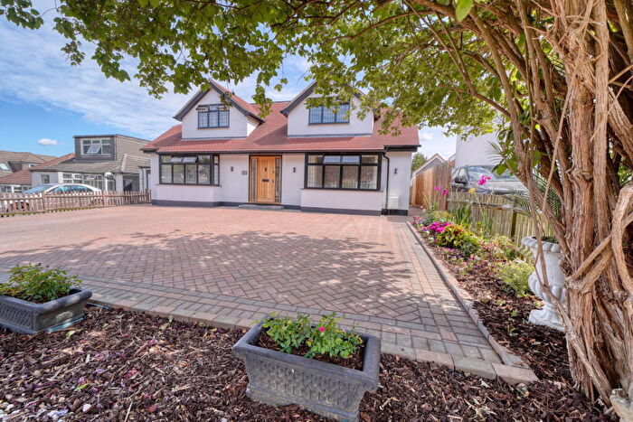 5 Bedroom Detached House For Sale In Repton Road, Orpington, BR6