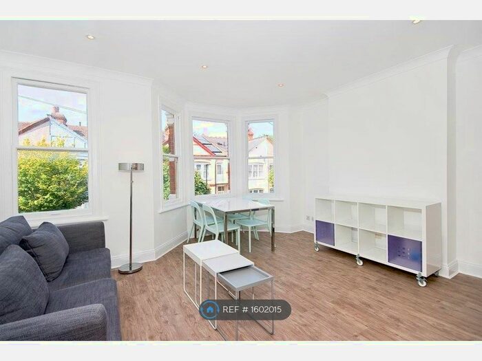 2 Bedroom Flat To Rent In Kimberley Gardens, London, N4