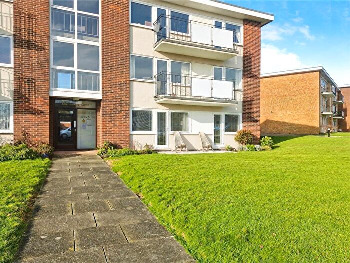 2 Bedroom Flat For Sale In Lord Warden Avenue, Walmer, Deal, Kent, CT14