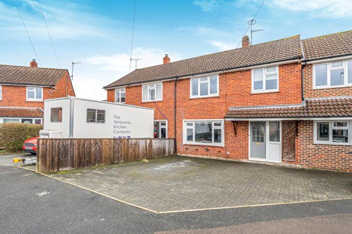 4 Bedroom Semi Detached House For Sale In Oak Tree Road, Thatcham, RG19