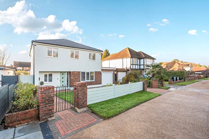 5 Bedroom Detached House For Sale In Coulsdon Road, Coulsdon, CR5