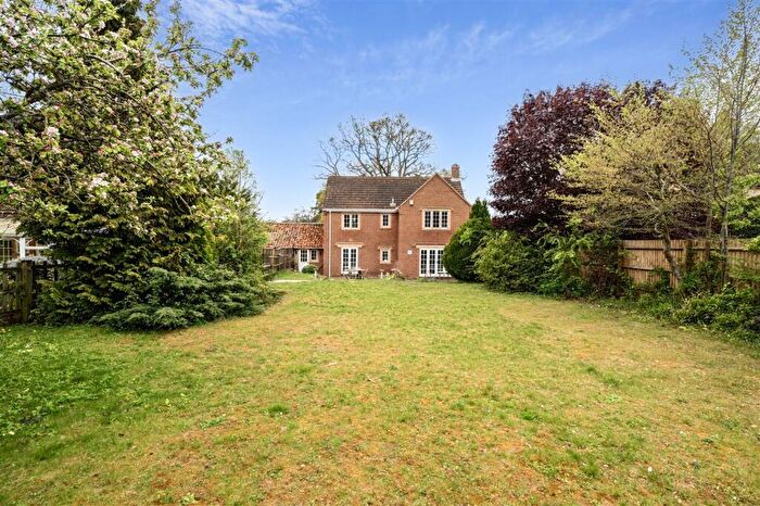 4 Bedroom Detached House For Sale In Main Road, Biddenham, MK40