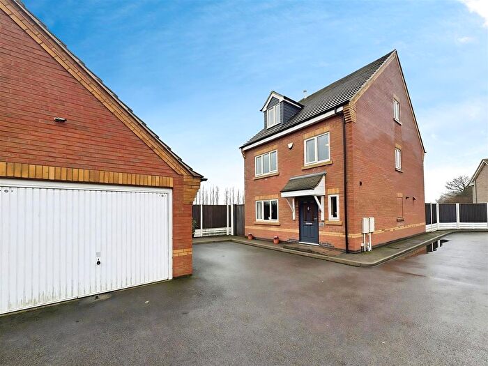 5 Bedroom Detached House For Sale In Cranmer Close, Blaby, Leicester, LE8