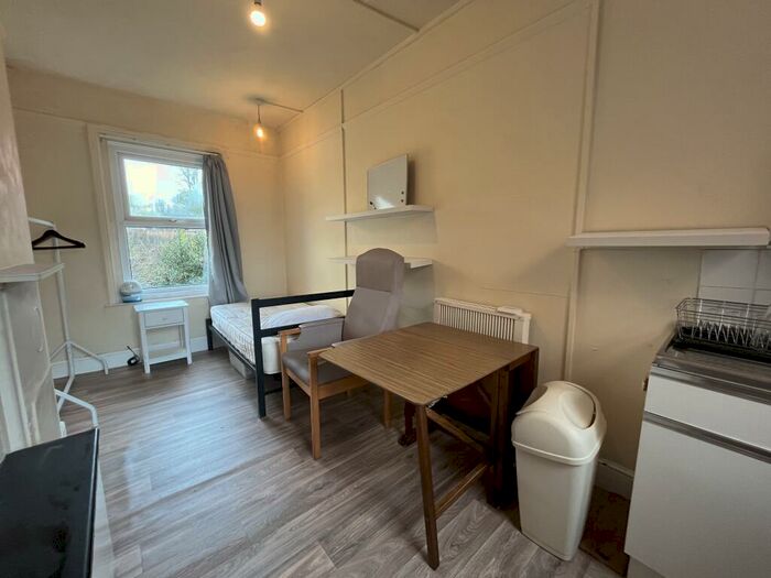 1 Bedroom Flat To Rent In St. Davids Hill, Exeter, EX4