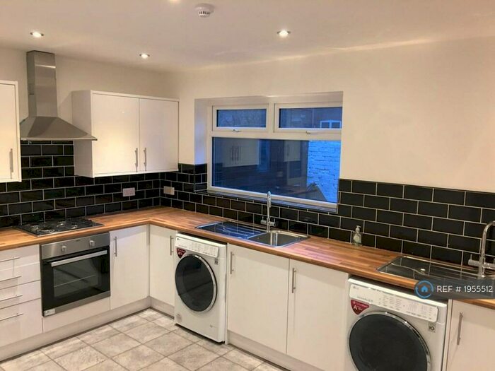 10 Bedroom Terraced House To Rent In Halkyn Avenue, Liverpool, L17