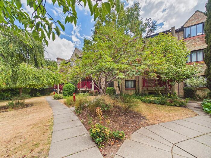 1 Bedroom Flat To Rent In Chamberlin Court, CB4