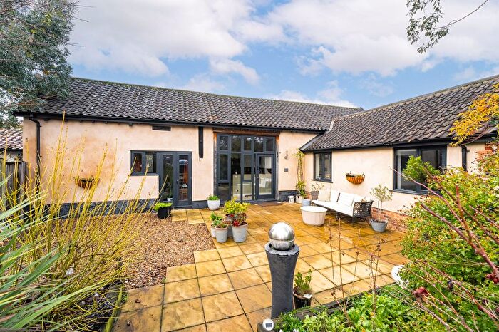 3 Bedroom Barn Conversion For Sale In Elm Grove, Garboldisham, IP22