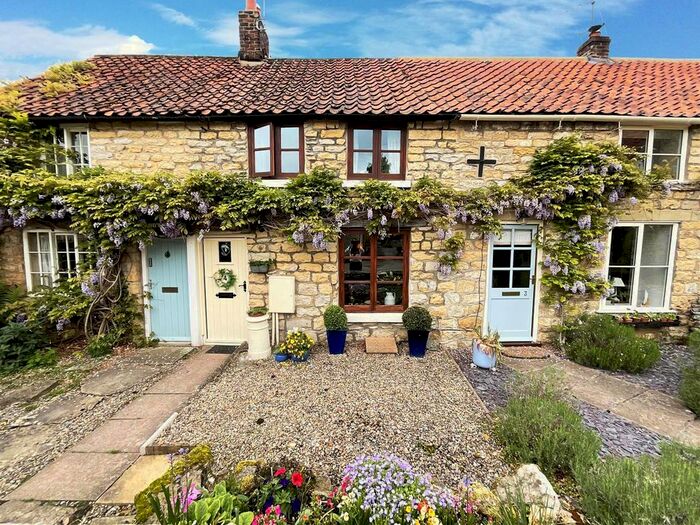 2 Bedroom Cottage For Sale In Beswicks Yard, Snainton, Scarborough, YO13