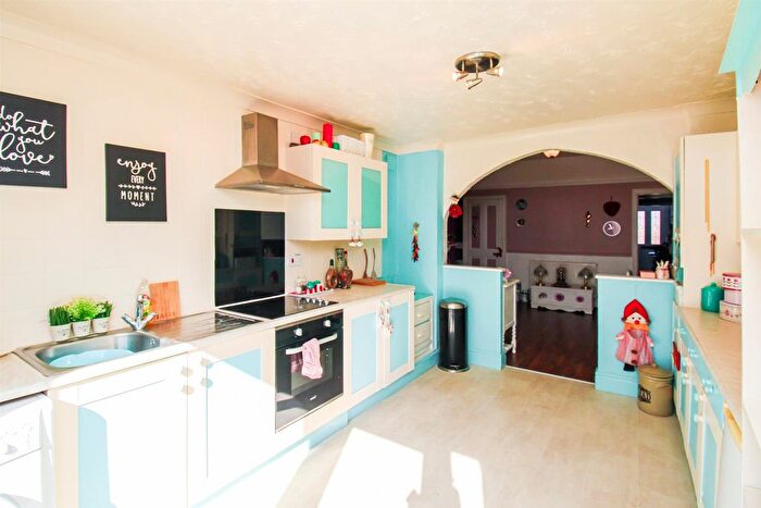 3 Bedroom Terraced House For Sale In Cemetery Road, Hemsworth, Pontefract, WF9
