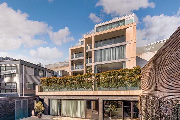 3 Bedroom Flat For Sale In Radstock Street, London, SW11