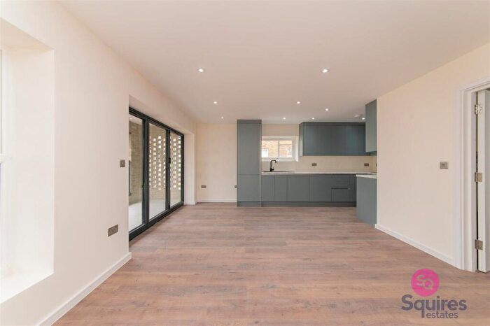 2 Bedroom Flat To Rent In Station Road, N11