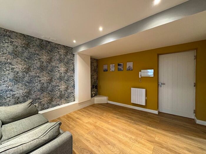 1 Bedroom Flat To Rent In Moorview House, High Street, S43