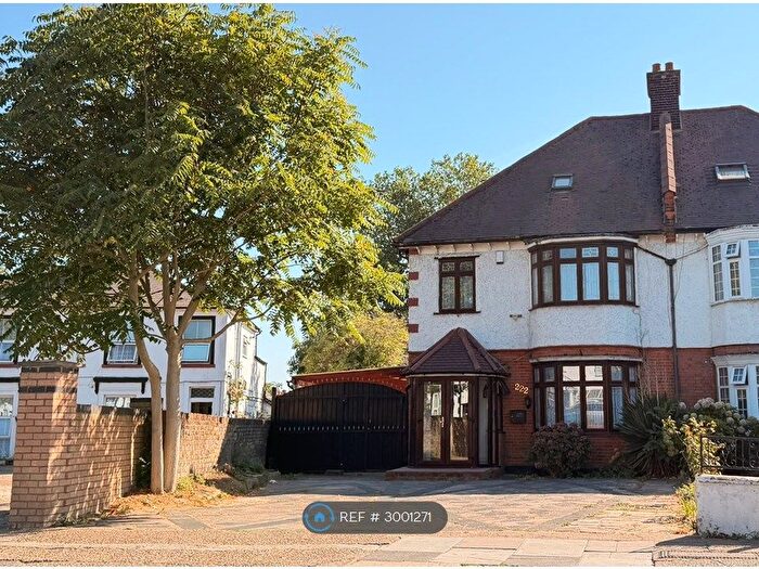 6 Bedroom Semi Detached House To Rent In Bath Road, Hounslow, TW4