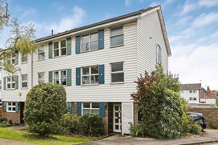 5 Bedroom End Terrace House For Sale In Berystede, Kingston Upon Thames, KT2