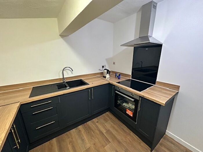 4 Bedroom Flat To Rent In Wilmslow Road, Manchester, M14