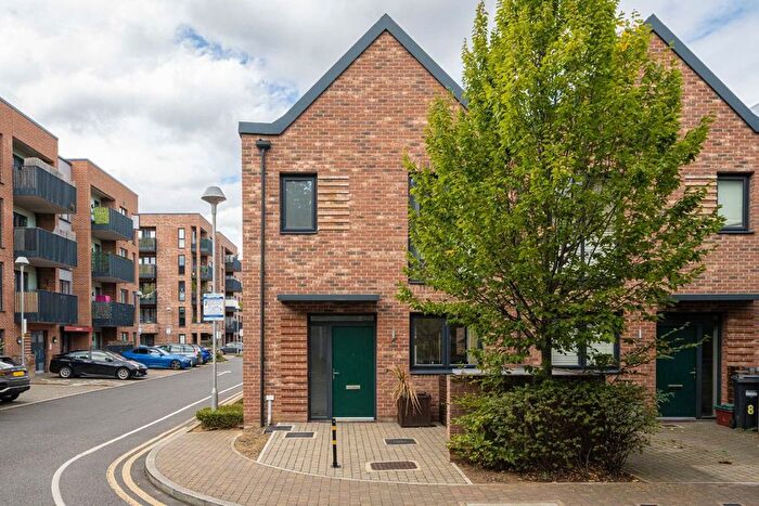 3 Bedroom Property For Sale In Reynard Way, Brentford, TW8