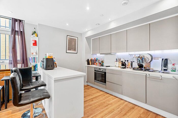 2 Bedroom Flat To Rent In Enterprise Way, Wandsworth, SW18