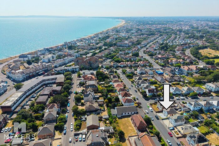 2 Bedroom Flat For Sale In Douglas Road, Bournemouth, BH6