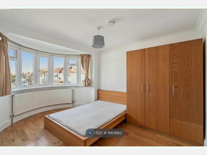 1 Bedroom Flat To Rent In Warden Avenue, Harrow, HA2