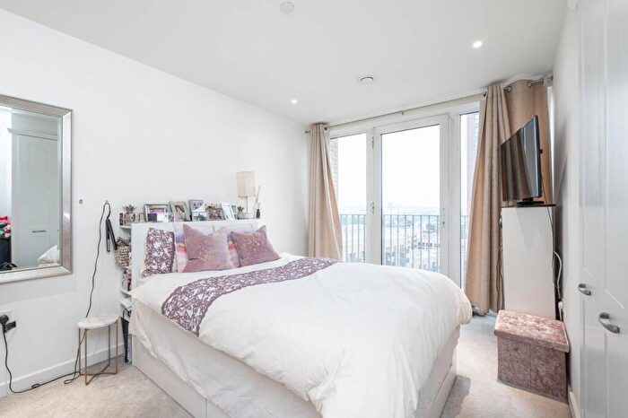 2 Bedroom Flat For Sale In Moorhen Drive, Hendon, London, NW9