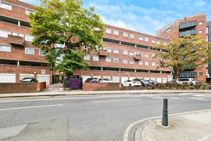 2 Bedroom Flat For Sale In Rhodeswell Road, London, E14