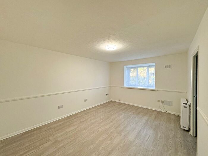 2 Bedroom Flat To Rent In Chevron House, Crest Avenue, Grays, RM17