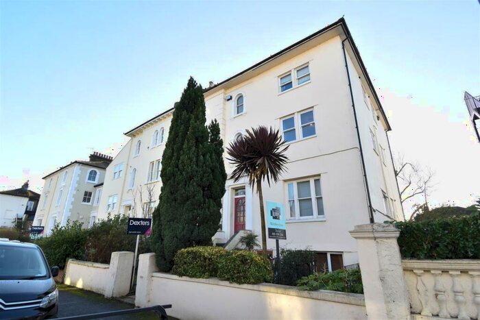 2 Bedroom Flat To Rent In Cadogan Road, Surbiton, KT6