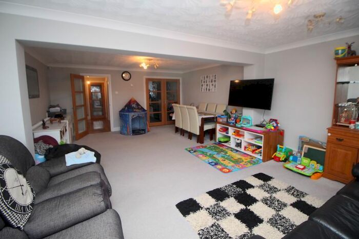 3 Bedroom Terraced House To Rent In High Street, Chalvey, Slough, SL1