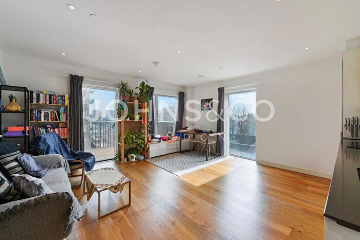 2 Bedroom Flat For Sale In Maud Street, Canning Town, E16