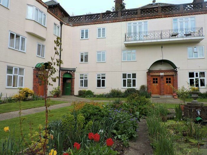 2 Bedroom Flat To Rent In Richmond Road, Basingstoke, RG21