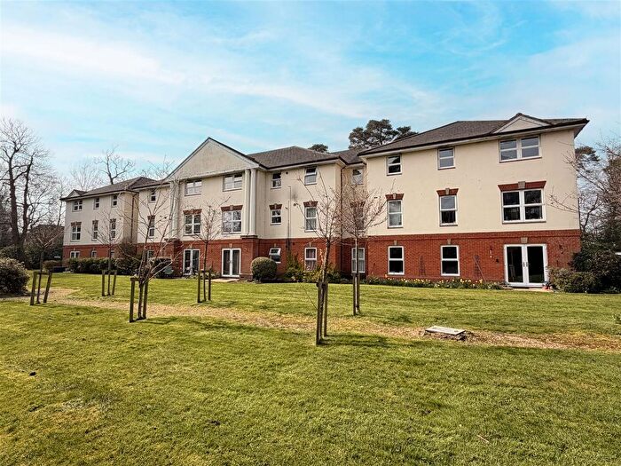2 Bedroom Flat For Sale In The Byfrons, Boundary Road, Farnborough, GU14