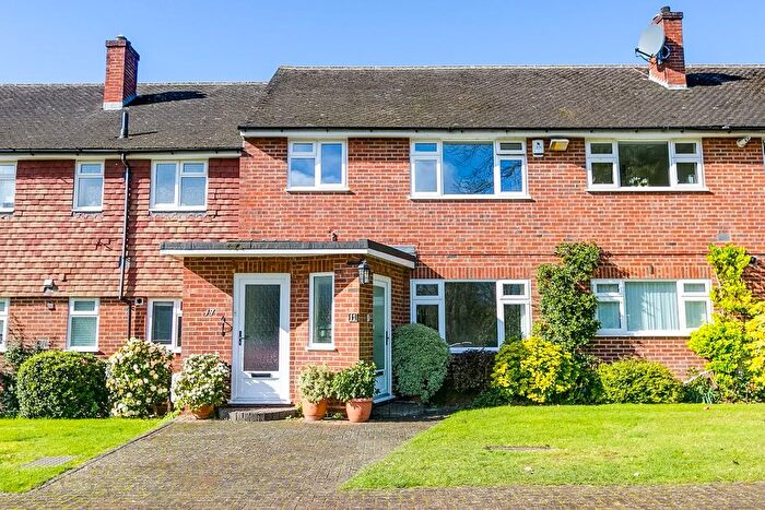 2 Bedroom Flat For Sale In Broom Hall, Oxshott, KT22