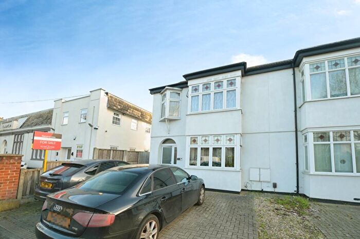 4 Bedroom Semi Detached House For Sale In Mawney Road, Romford, RM7