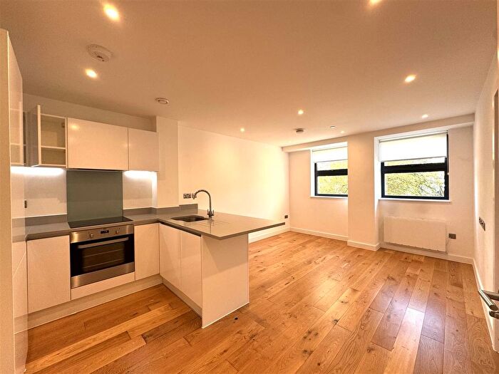 1 Bedroom Flat To Rent In Rockingham Road, Uxbridge, UB8