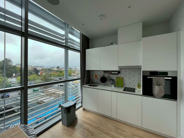 Apartment To Rent In Addlestone, KT15