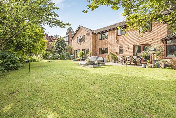 5 Bedroom Detached House For Sale In Craig-Yr-Haul Drive, Castleton, Cardiff, CF3