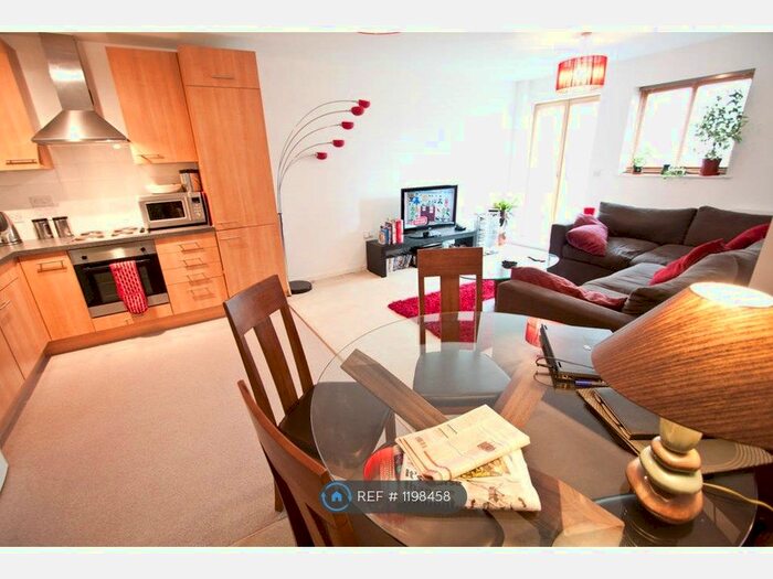 2 Bedroom Flat To Rent In Holford Way, London, SW15
