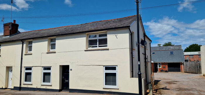 2 Bedroom Flat To Rent In Fordingbridge, SP6
