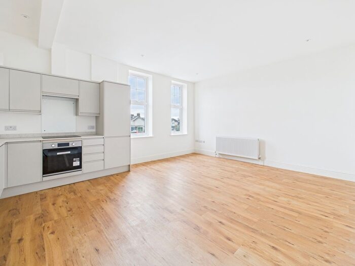 2 Bedroom Flat To Rent In Northcourt Road, Worthing, BN14