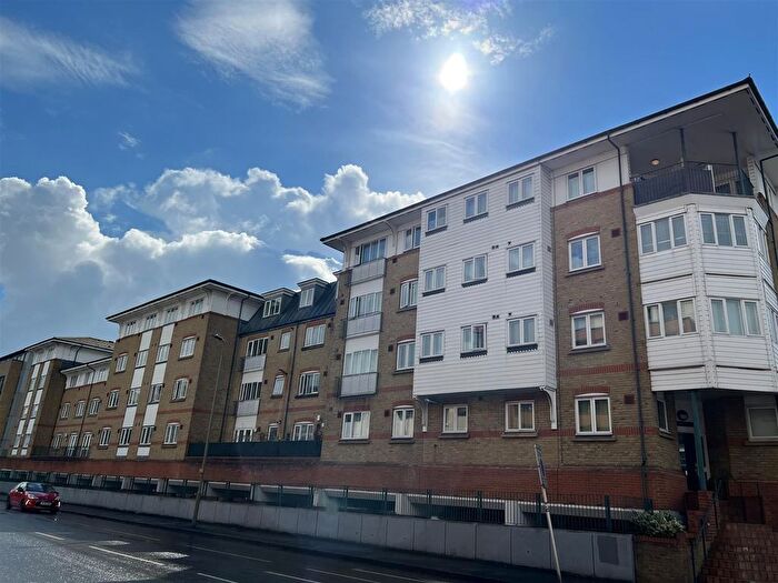 2 Bedroom Flat To Rent In Gainsborough Court, Homesdale Road, Bromley, BR2