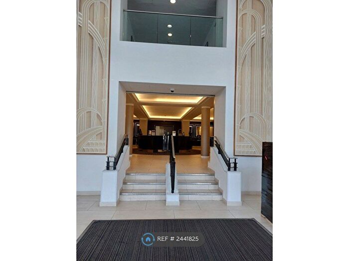 Studio To Rent In Great West Road, Brentford, TW8