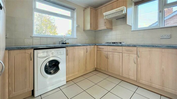2 Bedroom Maisonette To Rent In Robin Hood Lane, Bexleyheath, DA6