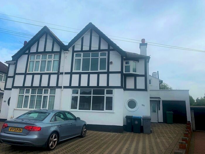 5 Bedroom Property To Rent In Valley Drive, London, NW9