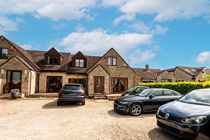 4 Bedroom Semi-Detached Bungalow For Sale In Shilton Road, Carterton, OX18
