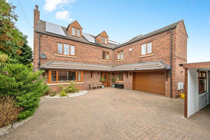 6 Bedroom Detached House For Sale In Whiphill Lane, Armthorpe, Doncaster, DN3