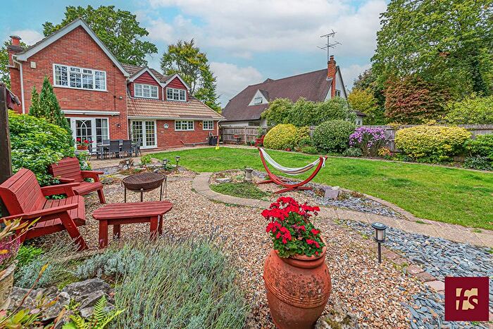 4 Bedroom Detached House For Sale In The Avenue, Crowthorne, RG45