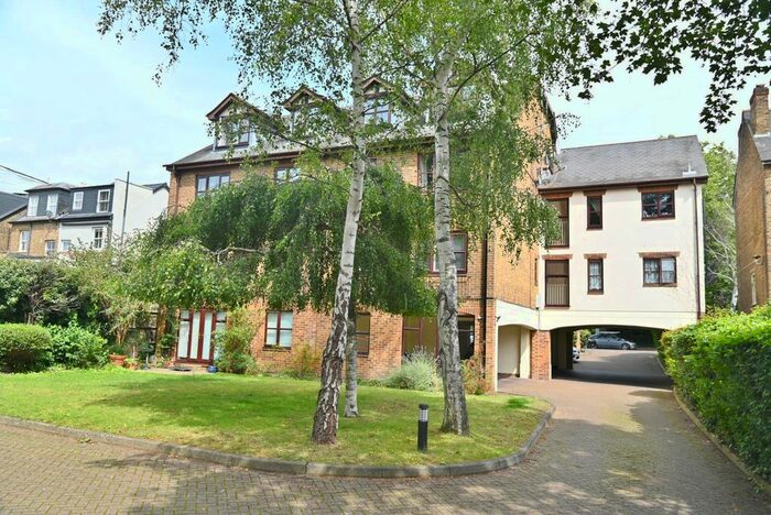 3 Bedroom Flat To Rent In Kingston Road, Teddington, TW11